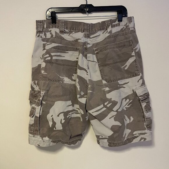 Mens Wrangler Authentic Relaxed Camo Camouflage Cargo Pockets Shorts Size 36 - Picture 2 of 4